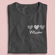 Lade das Bild in den Galerie-Viewer, Mama mit drei Herzen T-Shirt