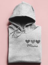 Lade das Bild in den Galerie-Viewer, Mama mit drei Herzen Hoodie