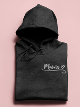 Lade das Bild in den Galerie-Viewer, Mama mit Herz Hoodie
