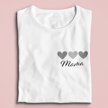 Lade das Bild in den Galerie-Viewer, Mama mit drei Herzen T-Shirt
